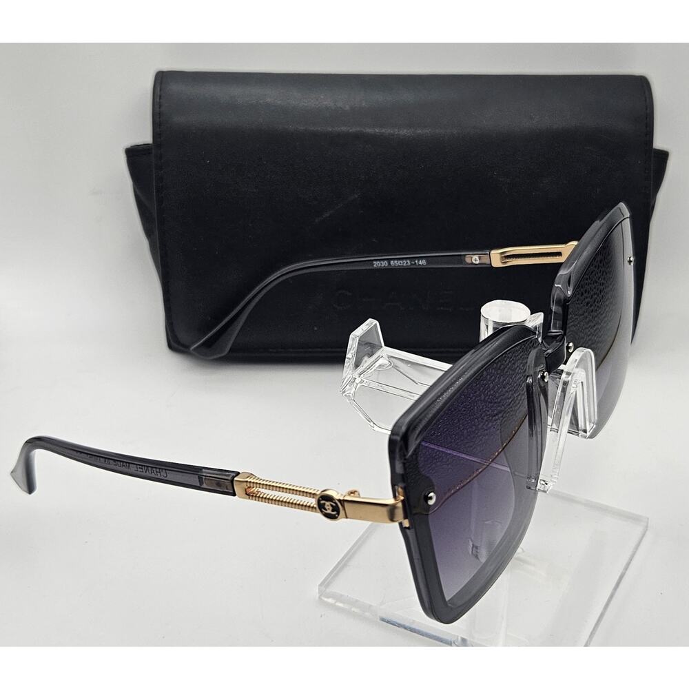 Chanel Sunglasses Black Gold Hardware CC Logo Made in Italy 65 23 146 Case Bd3